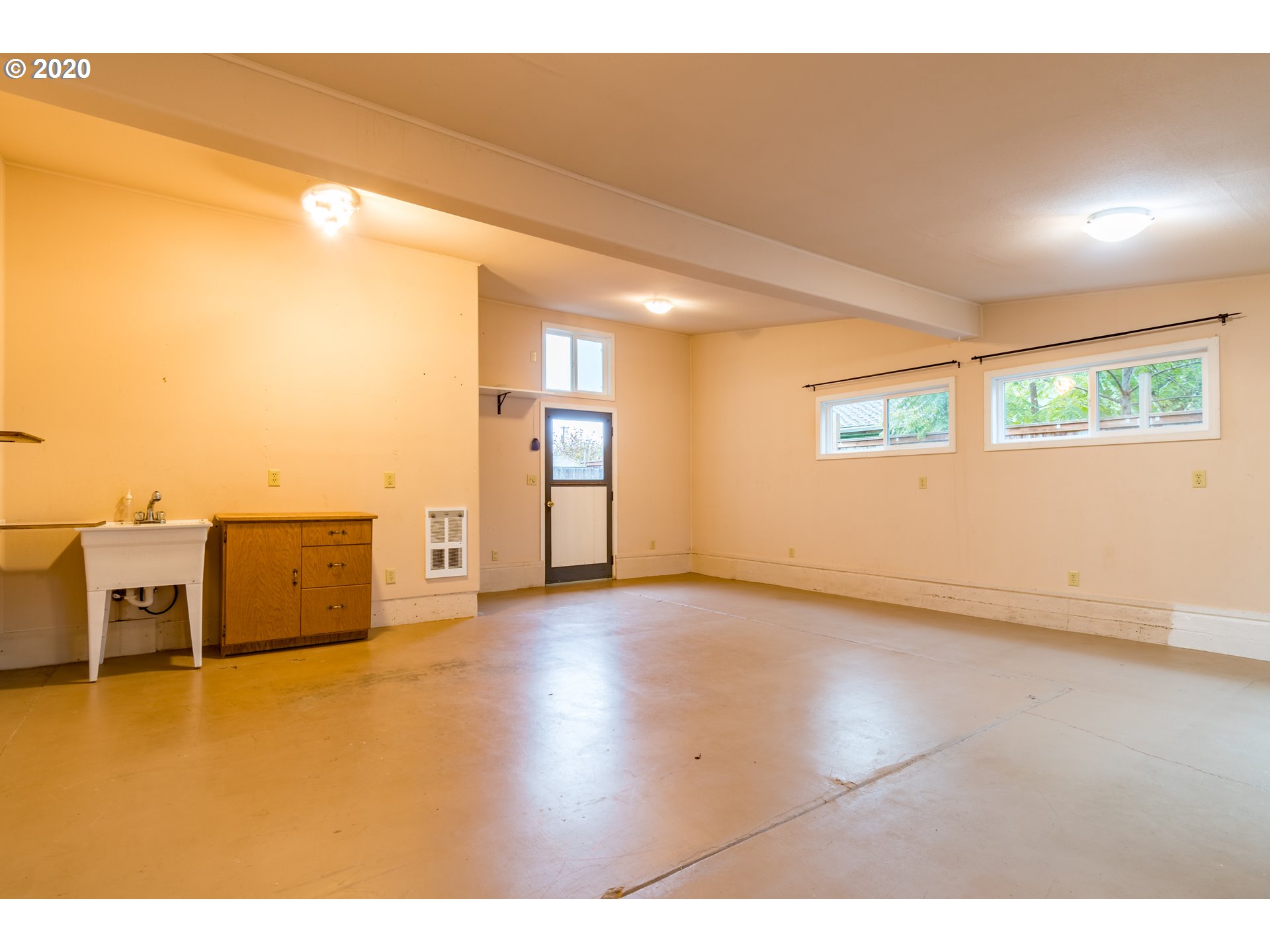 2525 Manor Drive Springfield, OR 97477 - Photo 30 of 32