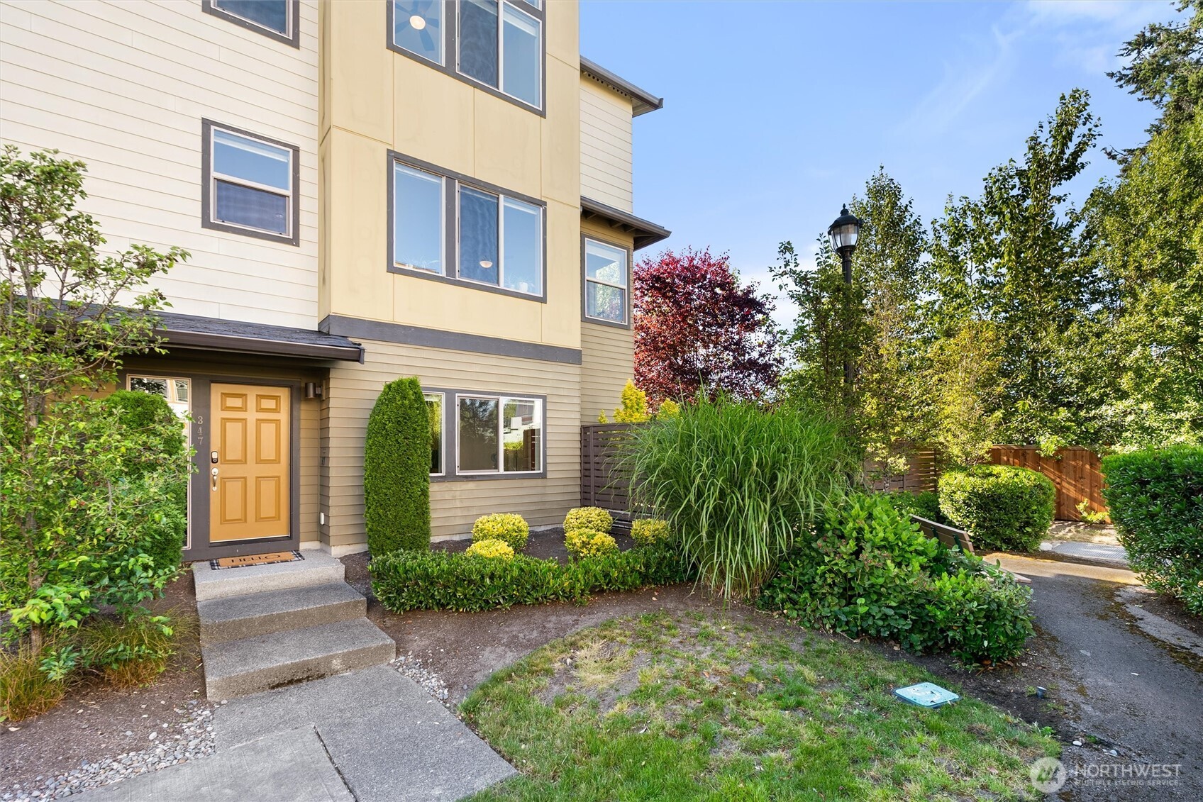 347 Chelan Avenue Northeast Renton, WA 98059 - Photo 2 of 34