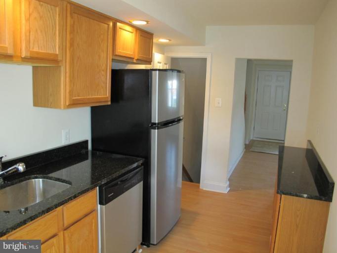 920 Kevin Road Baltimore, MD 21229 - Photo 5 of 12 Kitchen