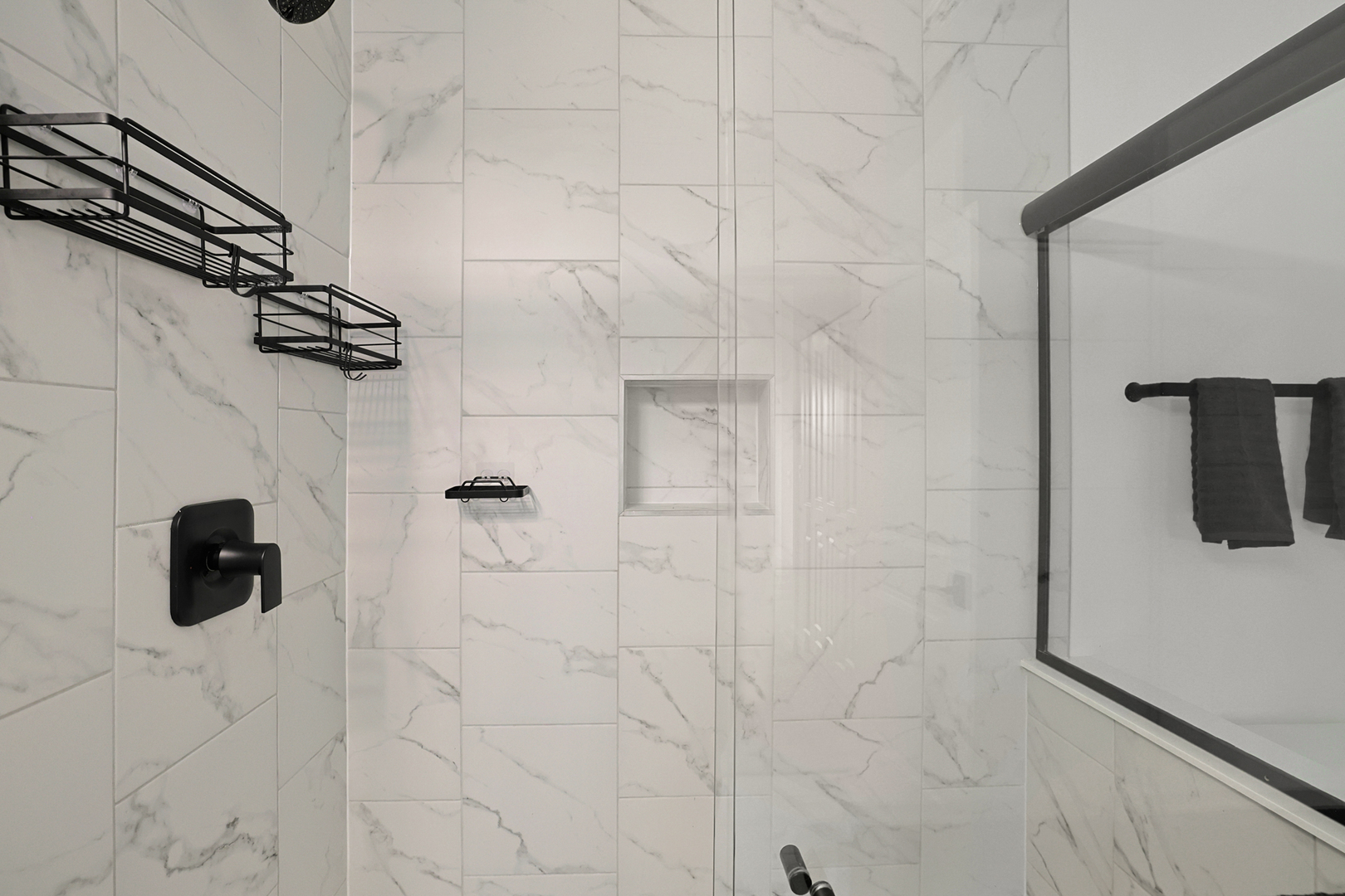 316 Timberleaf Circle Roselle, IL 60172 - Photo 25 of 37 a bathroom with a shower