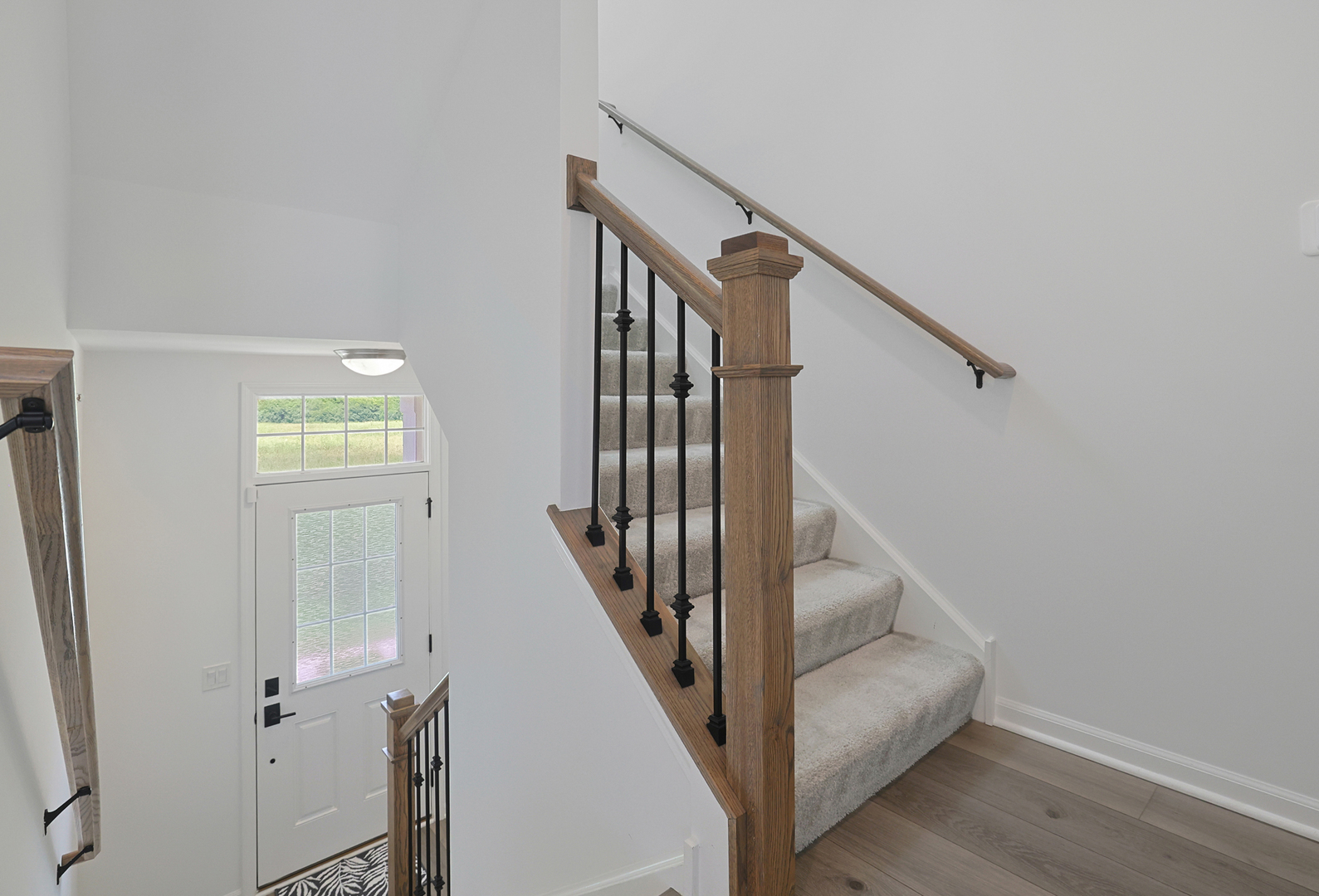 316 Timberleaf Circle Roselle, IL 60172 - Photo 5 of 37 a view of entryway