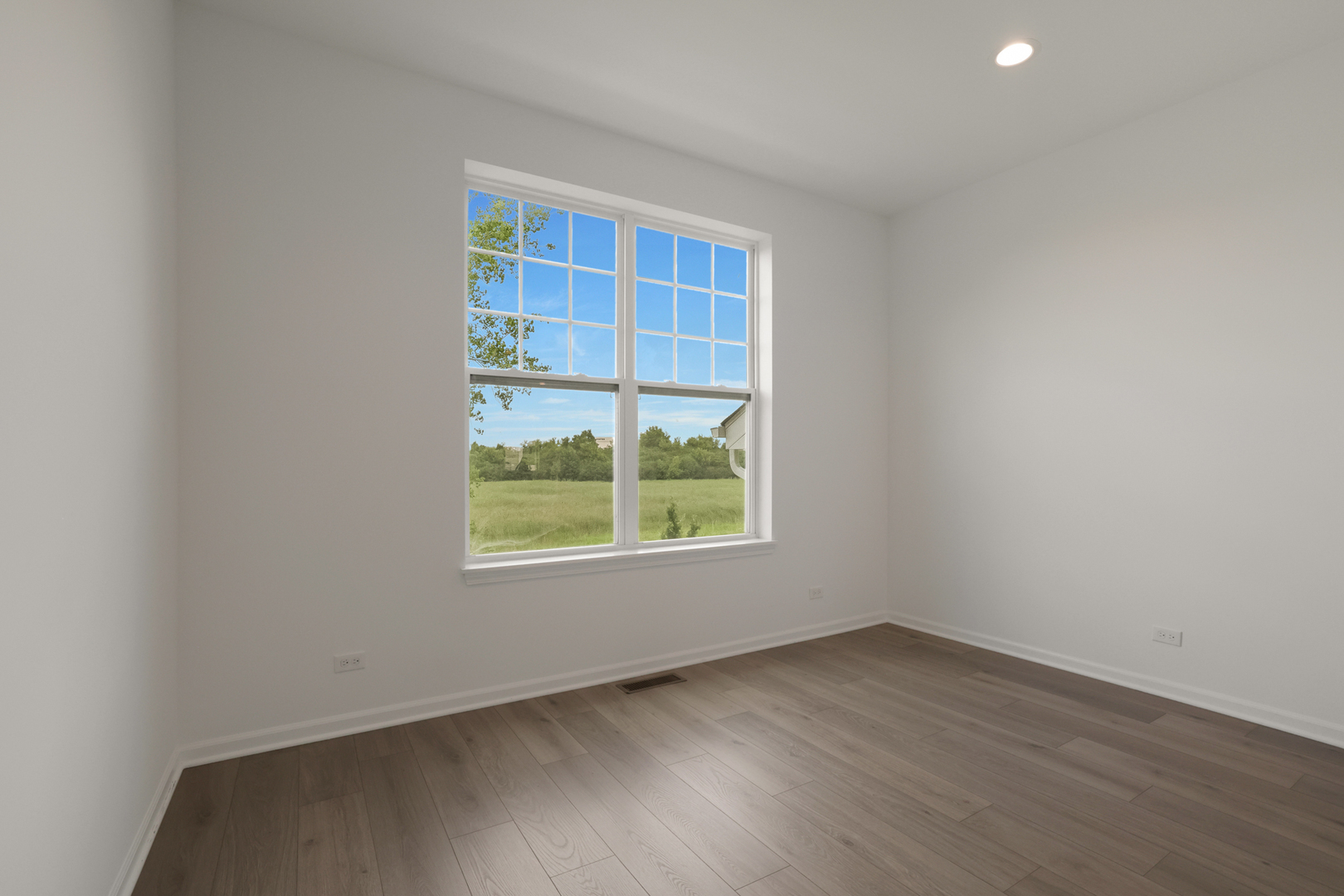 316 Timberleaf Circle Roselle, IL 60172 - Photo 9 of 37 an empty room with a window
