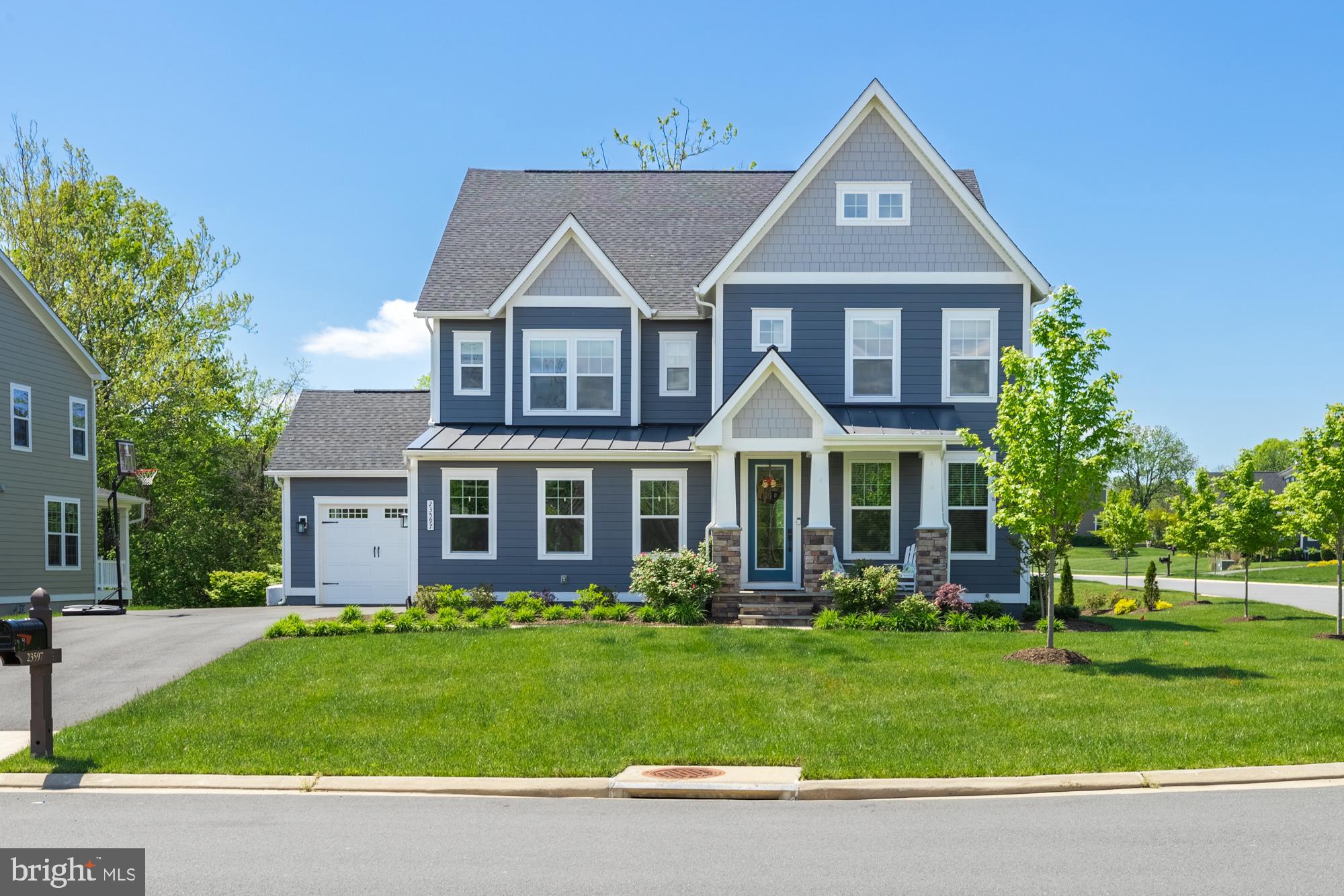 Welcome to this stunning home!