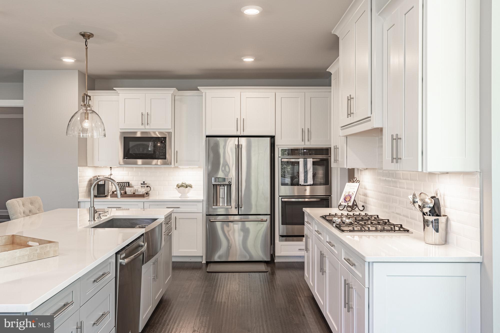 23597 Amesfield Place Aldie, VA 20105 - Photo 15 of 78 Kitchen has huge walk in pantry