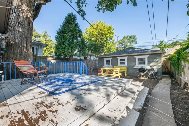 a view of a house with backyard and sitting area