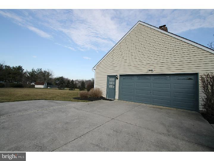 8 Abington Road Mount Laurel, NJ 08054 - Photo 23 of 24 Garage