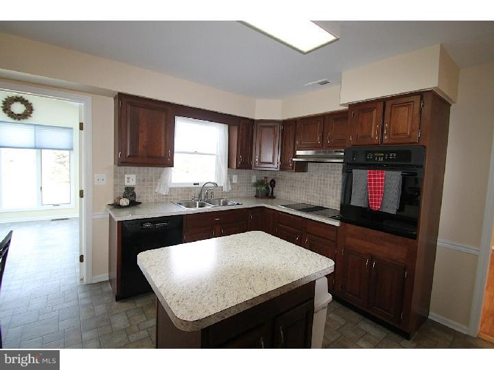 8 Abington Road Mount Laurel, NJ 08054 - Photo 8 of 24 Kitchen