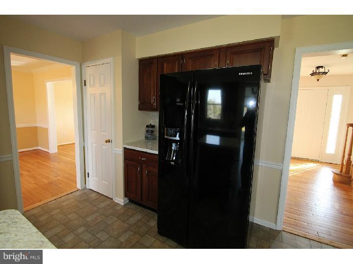 8 Abington Road Mount Laurel, NJ 08054 - Photo 9 of 24 Kitchen