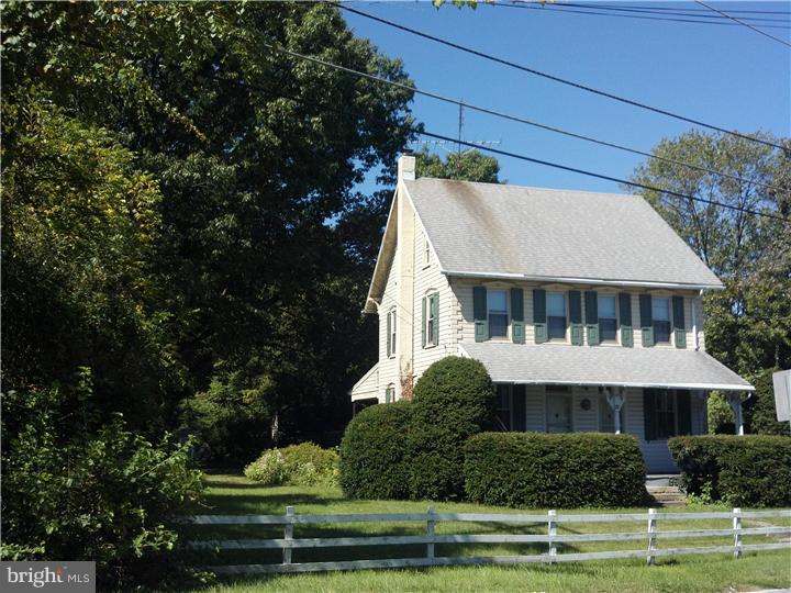 711 Mountain View Road Reading, PA 19607 - Photo 3 of 25 Exterior Front