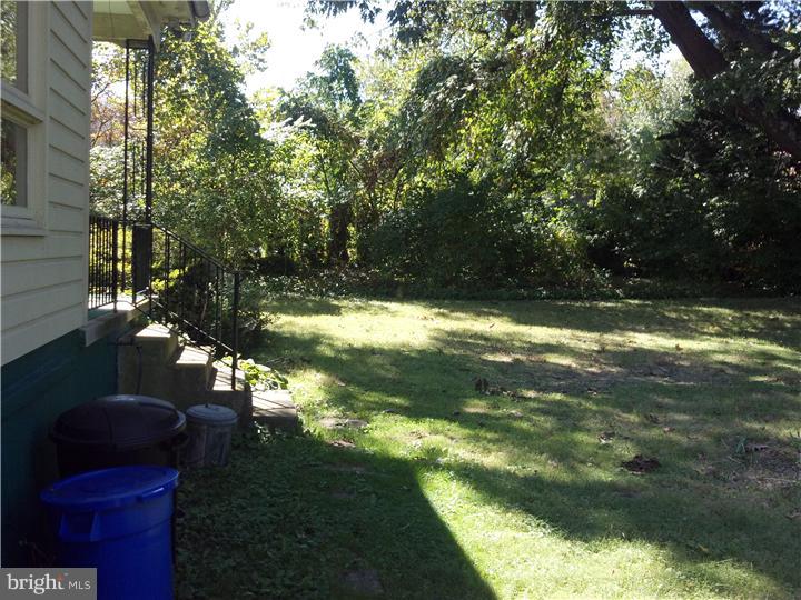 711 Mountain View Road Reading, PA 19607 - Photo 5 of 25 Back Yard