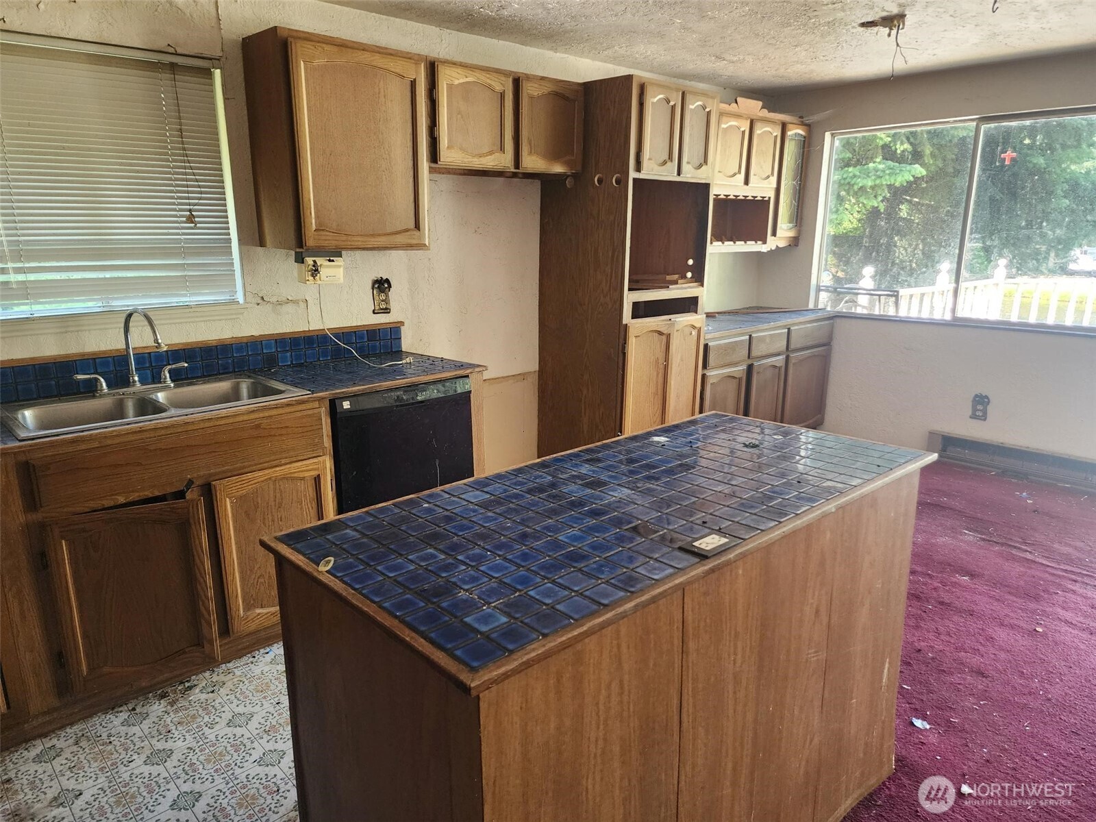 1911 Hundley Road Cle Elum, WA 98922 - Photo 4 of 13 a kitchen with a stove a sink and a refrigerator