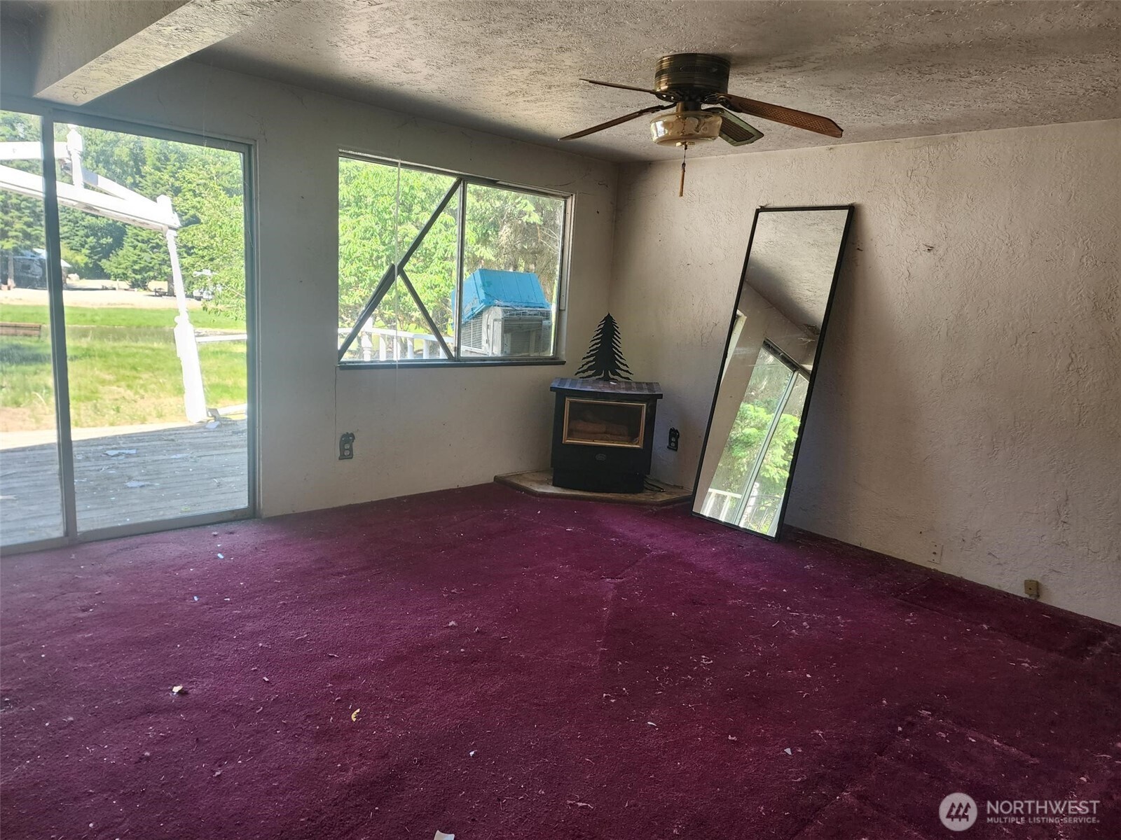 1911 Hundley Road Cle Elum, WA 98922 - Photo 5 of 13 a view of empty room with front door