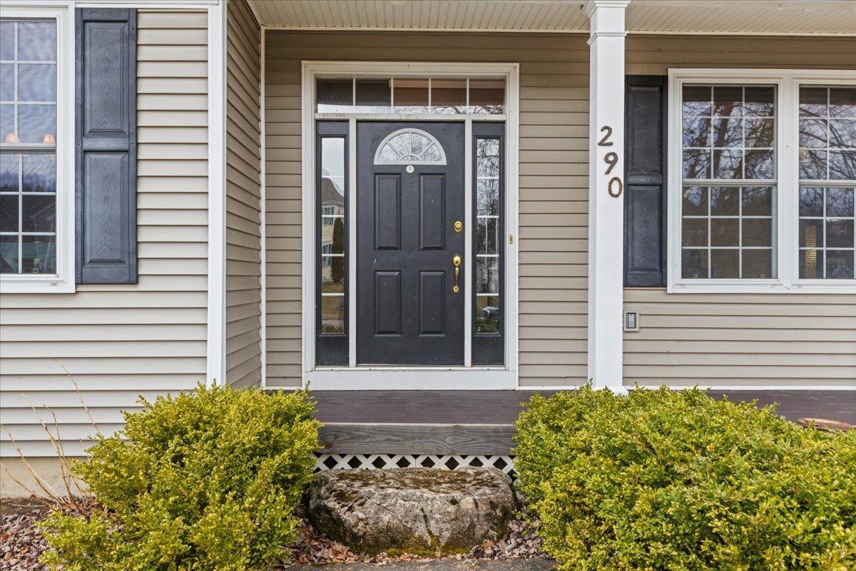 290 Barrett Lane Williston, VT 05495 - Photo 4 of 60