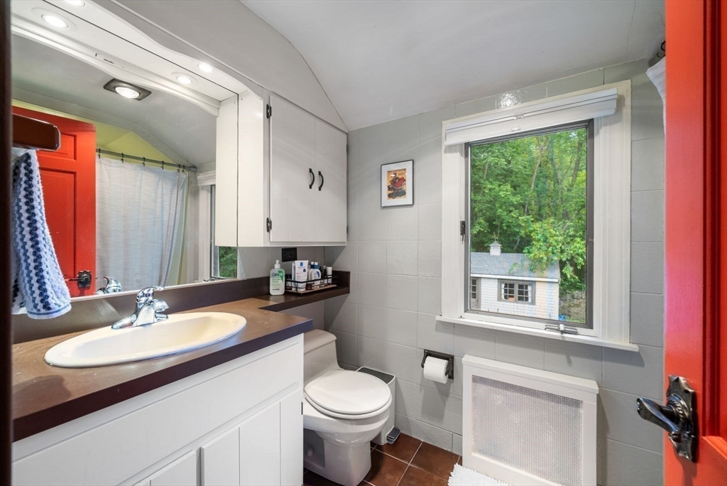 31 Braeburn Road Boston, MA 02136 - Photo 27 of 38