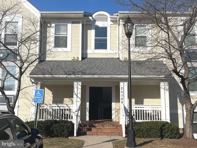 $2,700 | 20588 Cornstalk Terrace, Unit 202, Ashburn, VA 20147
