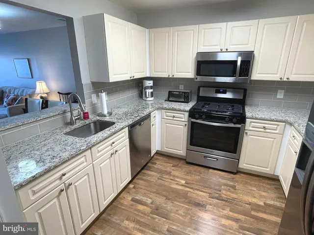 $2,700 | 20588 Cornstalk Terrace, Unit 202, Ashburn, VA 20147