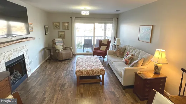 $2,700 | 20588 Cornstalk Terrace, Unit 202, Ashburn, VA 20147