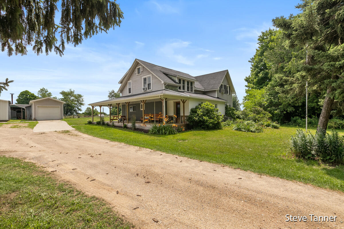 4330 Cedar Lake Road Northeast Edmore, MI 48829 - Photo 3 of 42 IMG_1002
