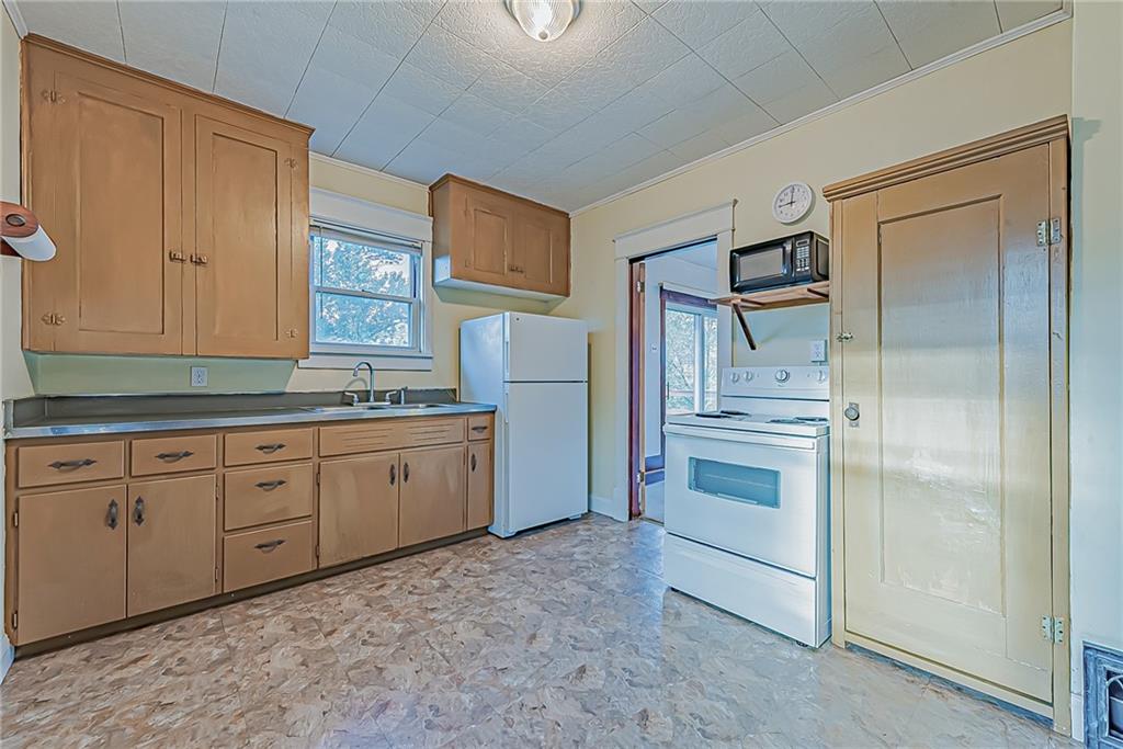 331 Brush Creek Road Irwin, PA 15642 - Photo 2 of 25 Gallery Image 2
