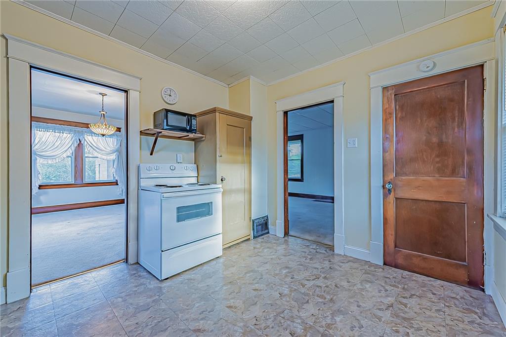 331 Brush Creek Road Irwin, PA 15642 - Photo 3 of 25 Gallery Image 3