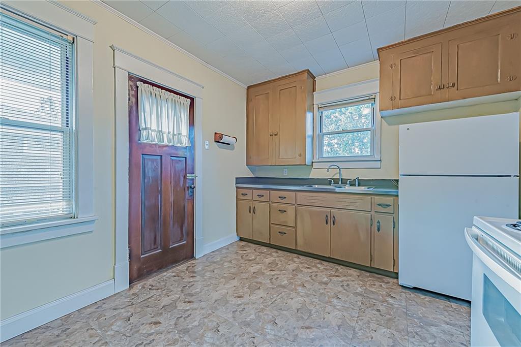 331 Brush Creek Road Irwin, PA 15642 - Photo 4 of 25 Gallery Image 4