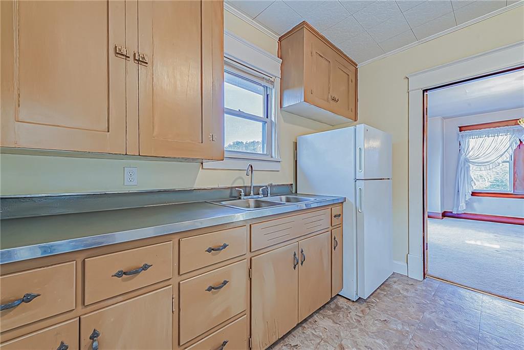 331 Brush Creek Road Irwin, PA 15642 - Photo 5 of 25 Gallery Image 5