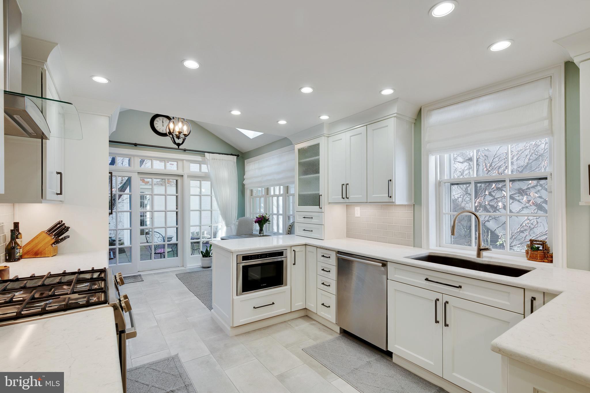 1634 Pine Street Philadelphia, PA 19103 - Photo 2 of 25