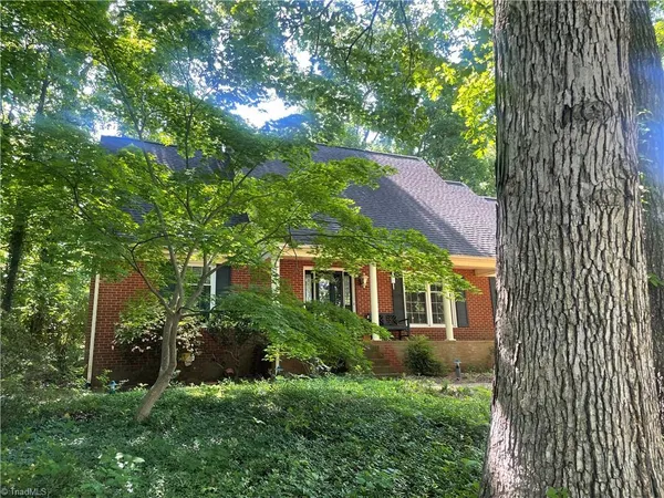 $425,000 | 907 Branchwood Drive, Kernersville, NC 27284