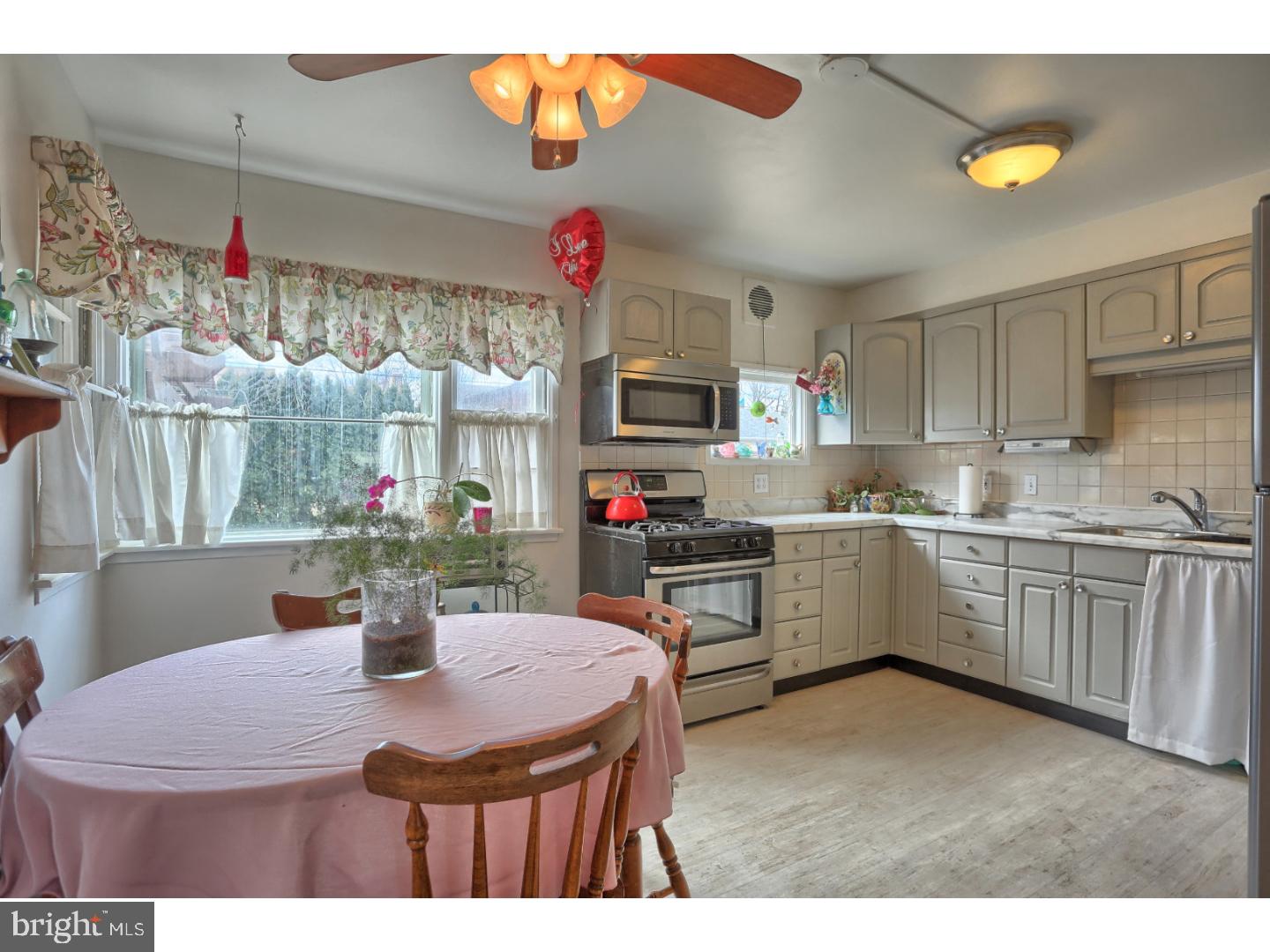 115 Lee Avenue Reading, PA 19607 - Photo 5 of 25