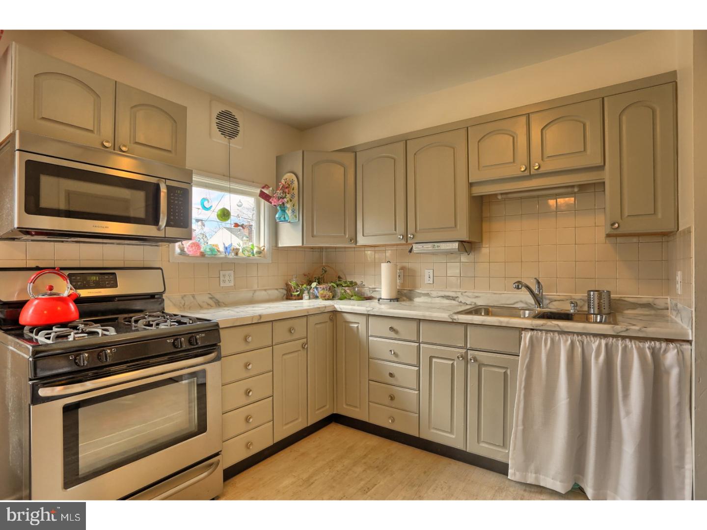 115 Lee Avenue Reading, PA 19607 - Photo 6 of 25