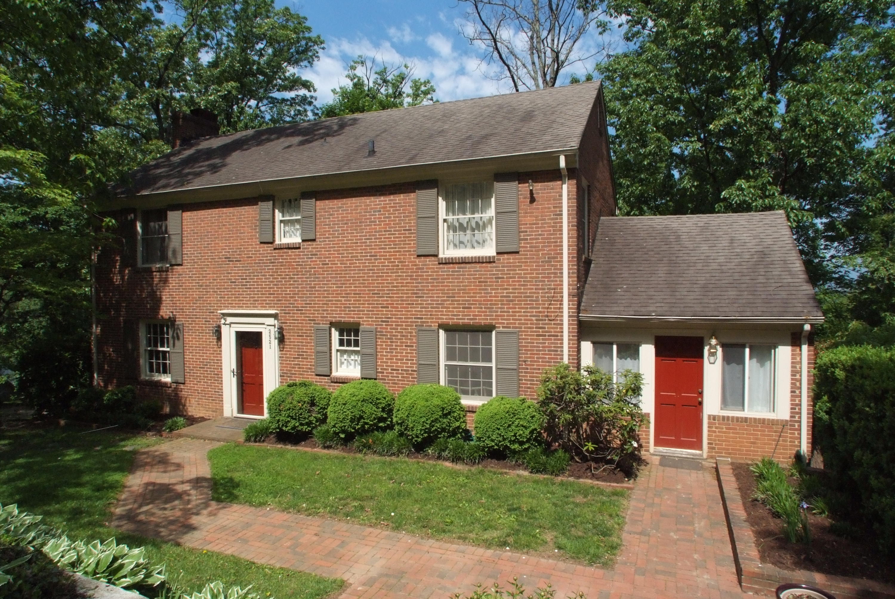 2521 Robin Hood Road Southeast Roanoke, VA 24014 - Photo 1 of 20 FRONT EXTERIOR