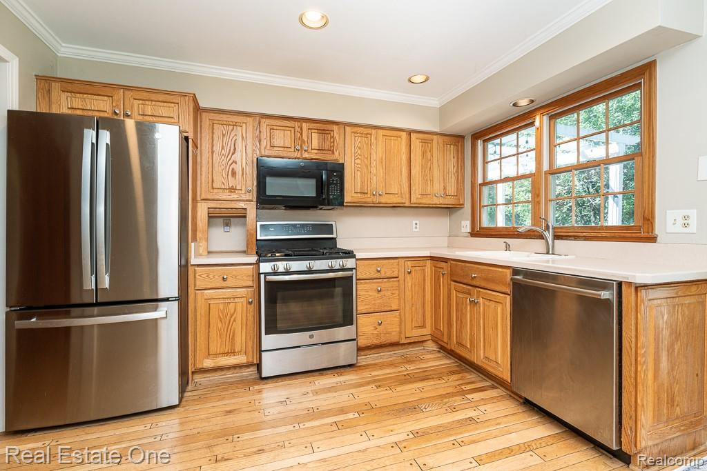 1377 Barneswood Lane Rochester, MI 48306 - Photo 16 of 39 1377 Barneswood_MLS-024.jpg