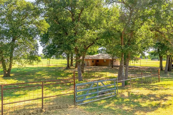$619,900 | 4542 Fireman's Lane, Lone Oak, TX 75453