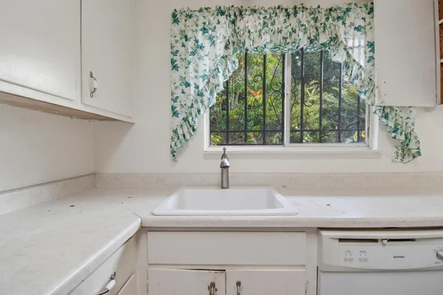 $598,000 | 6077 Skyline Boulevard, Oakland, CA 94611