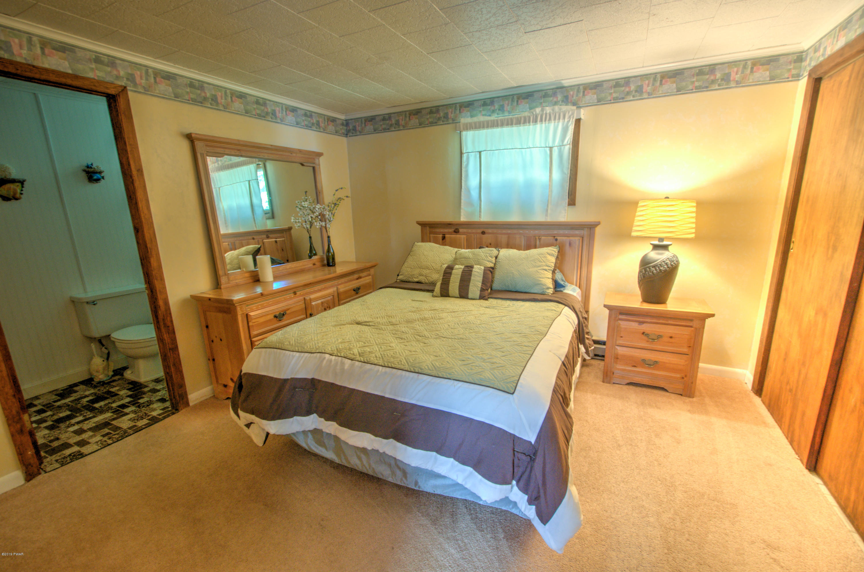 125 Old Oak Road Tafton, PA 18464 - Photo 14 of 35 11-Bedroom master