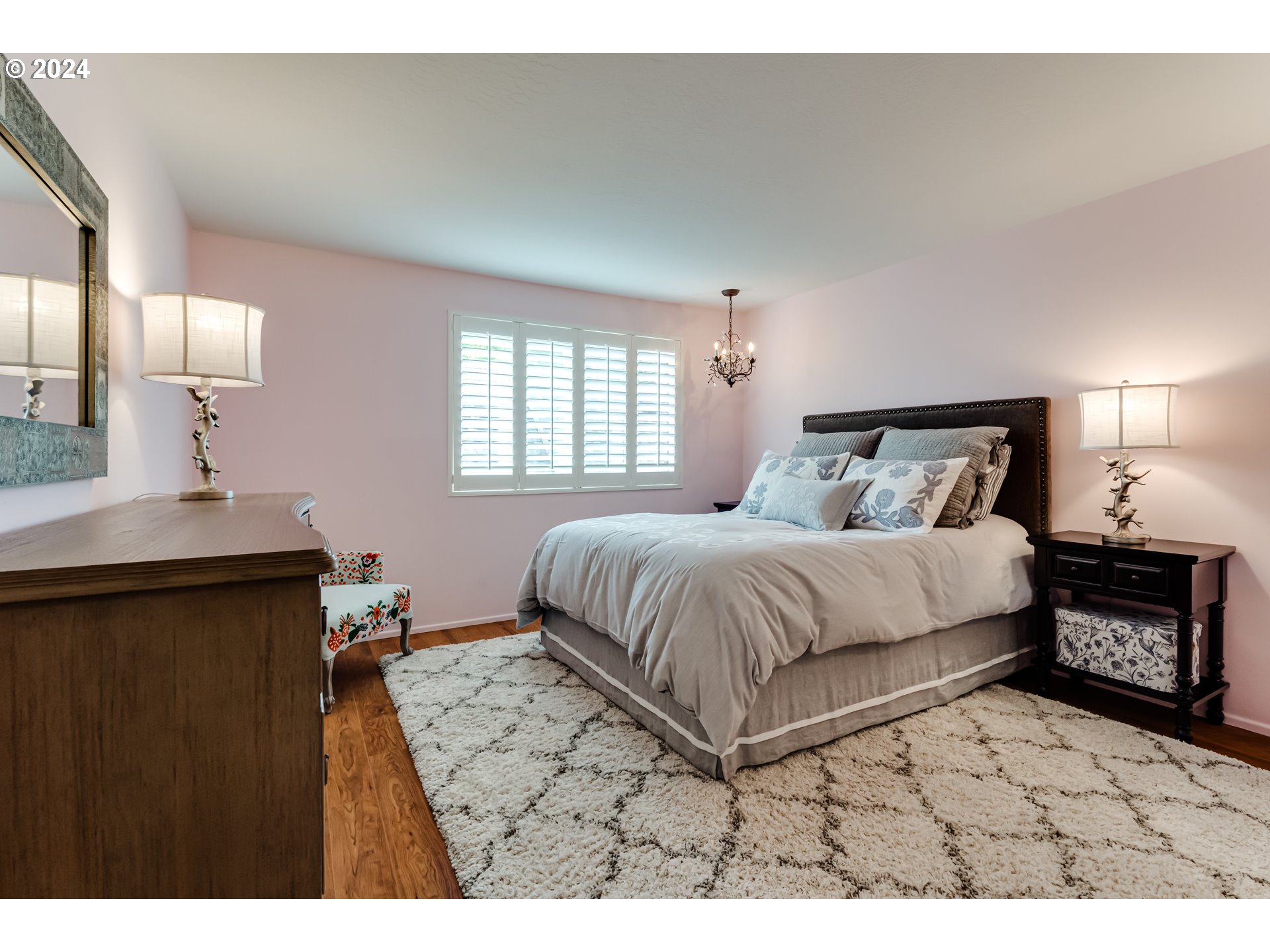 145 Westbrook Way Eugene, OR 97405 - Photo 32 of 48 a bedroom with a bed a mirror and lamp