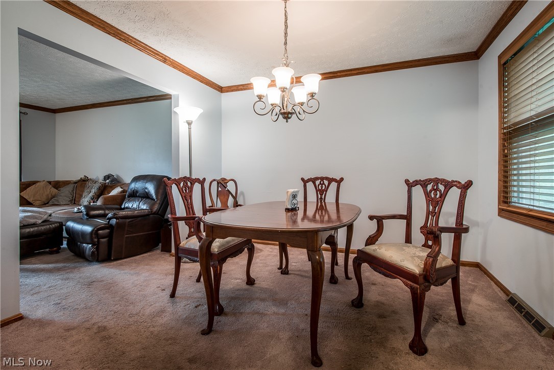 4855 Ridgeside Circle Southeast Canton, OH 44707 - Photo 6 of 20 Dining room