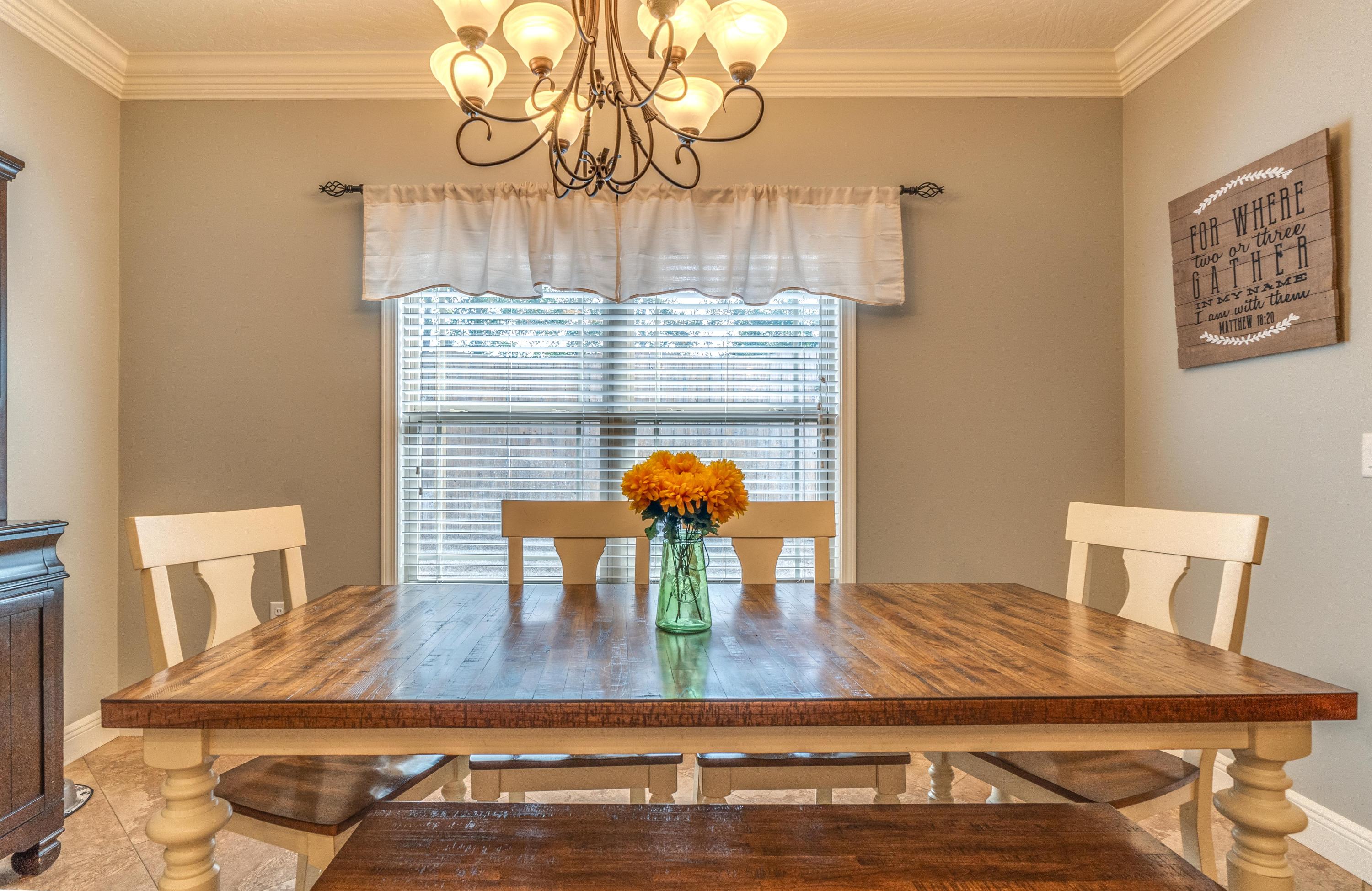 4624 Hermosa Road Crestview, FL 32539 - Photo 11 of 32 a view of dining room with furniture