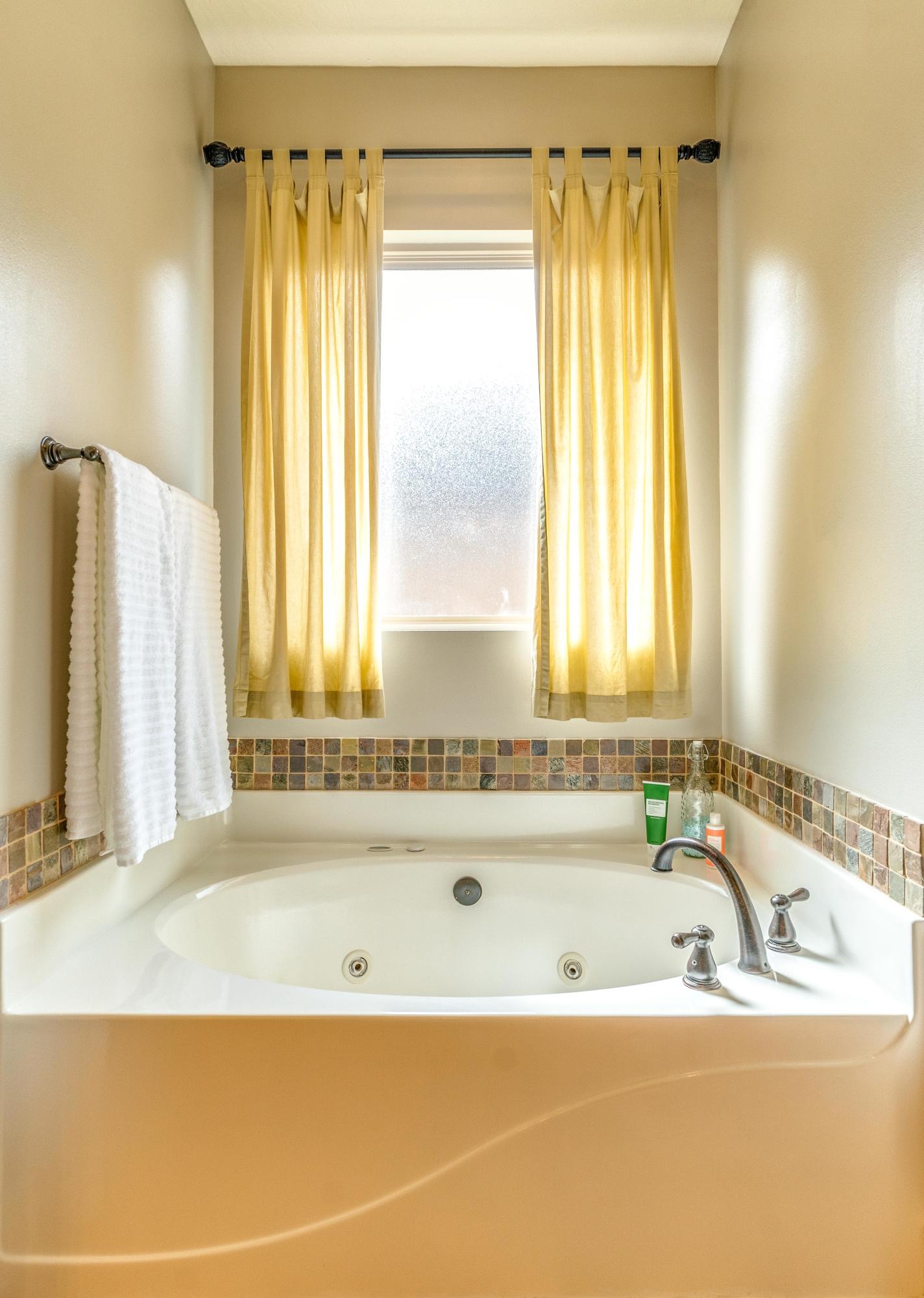 4624 Hermosa Road Crestview, FL 32539 - Photo 18 of 32 a bathroom with bathtub and a shower