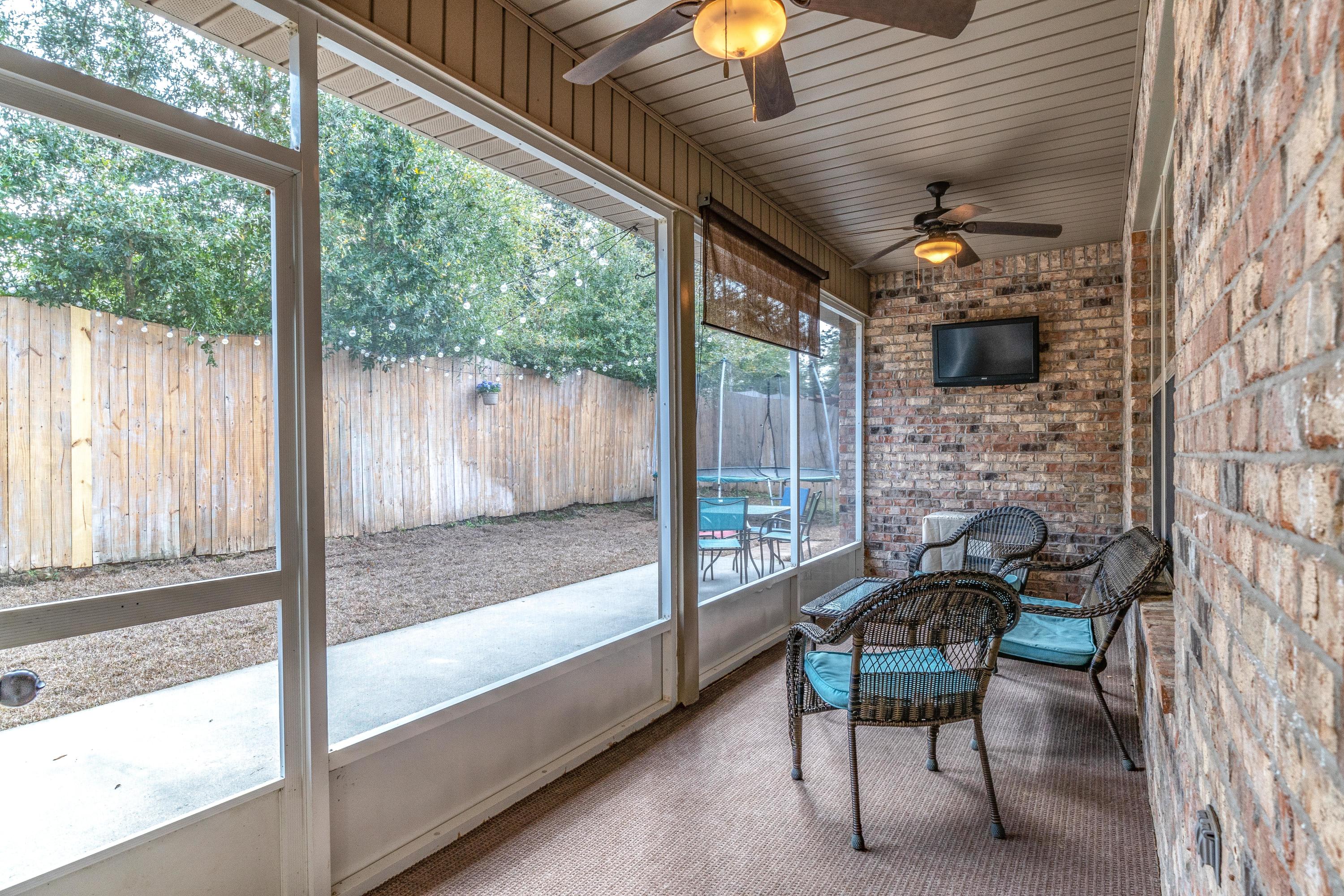 4624 Hermosa Road Crestview, FL 32539 - Photo 27 of 32 a patio with table and chairs and potted plants