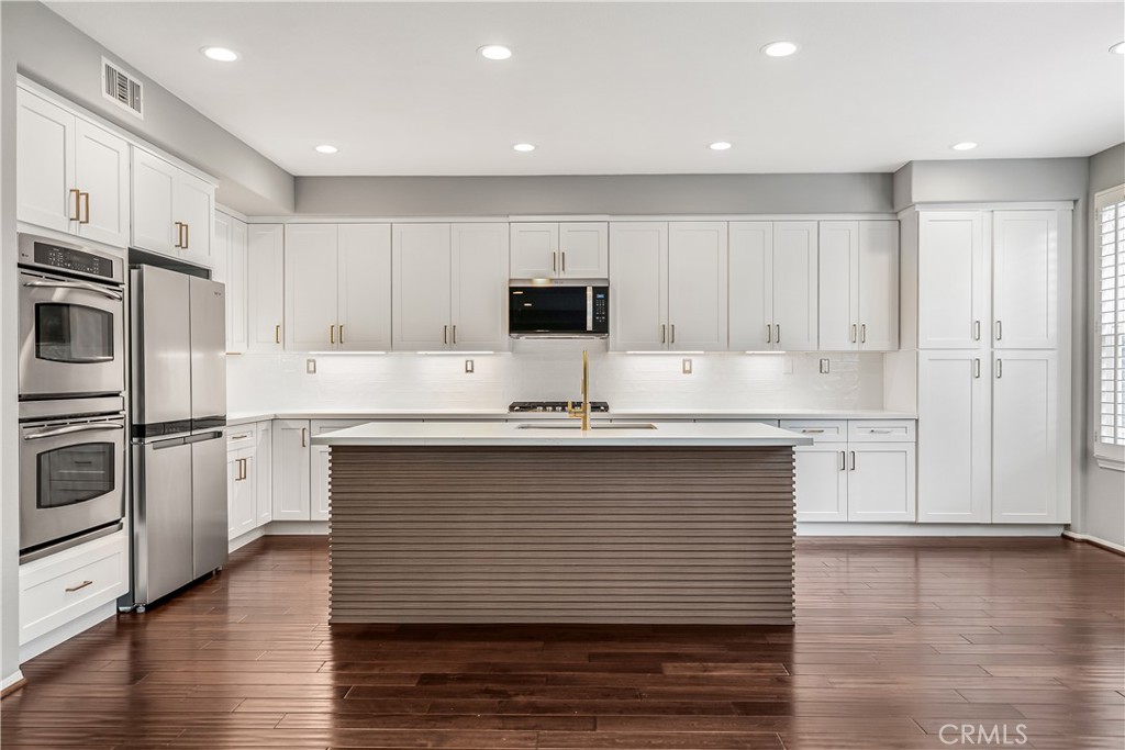 11500 Santini Lane Porter Ranch, CA 91326 - Photo 4 of 39 BRAND NEW KITCHEN CABINETS AND APPLIANCES