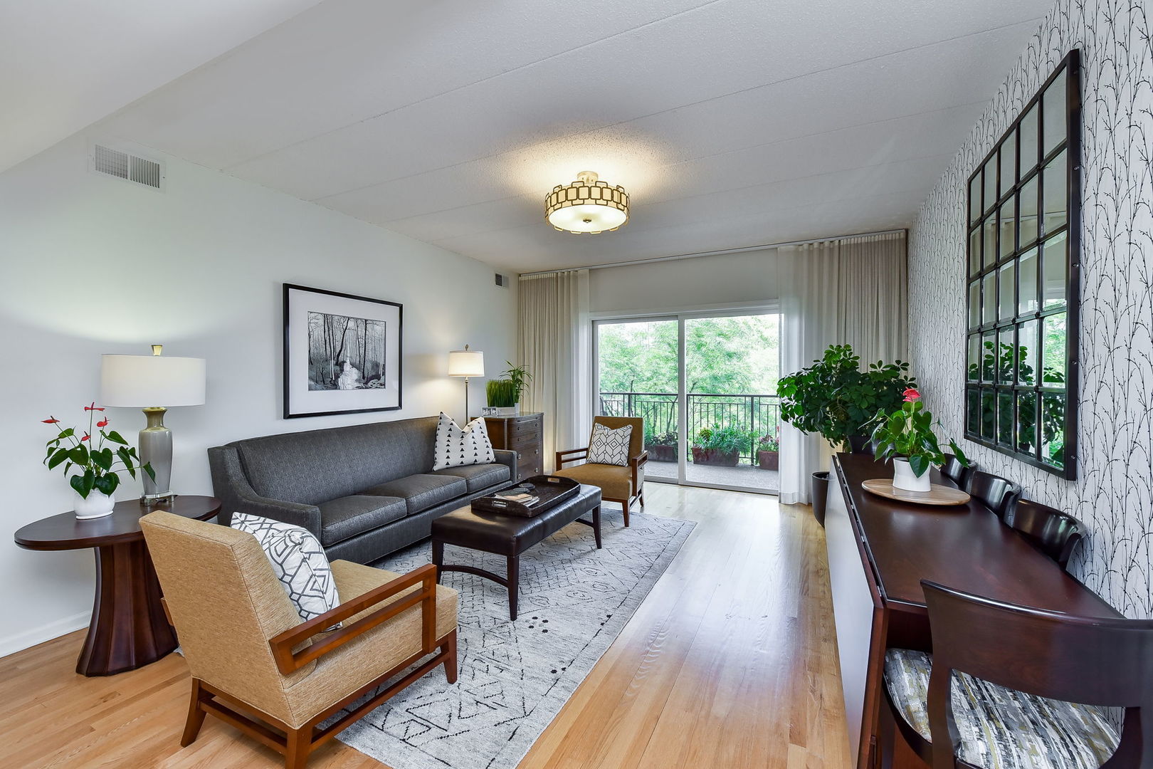 111 North Wheaton Avenue, Unit 407 Wheaton, IL 60187 - Photo 3 of 12 a living room with furniture and a potted plant