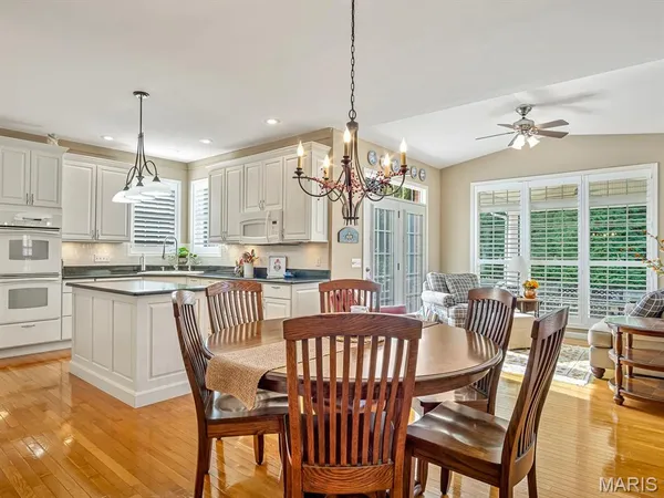 $750,000 | 20 Country Club View, Edwardsville, IL 62025