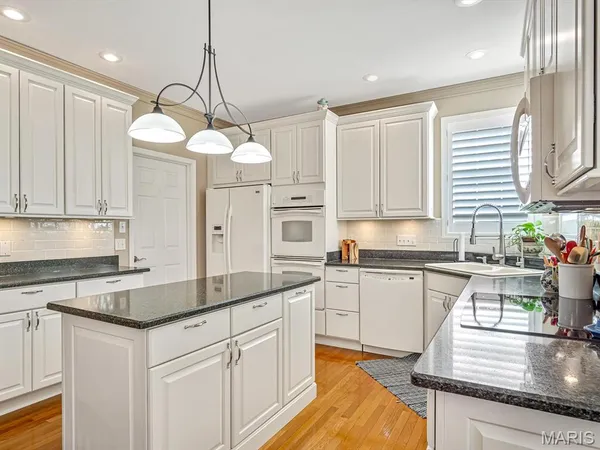 $750,000 | 20 Country Club View, Edwardsville, IL 62025