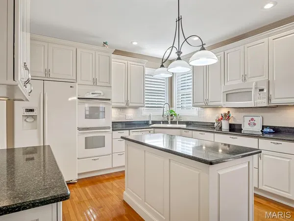 $750,000 | 20 Country Club View, Edwardsville, IL 62025