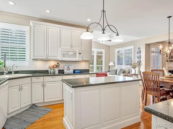 $750,000 | 20 Country Club View, Edwardsville, IL 62025