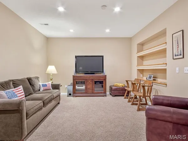 $750,000 | 20 Country Club View, Edwardsville, IL 62025