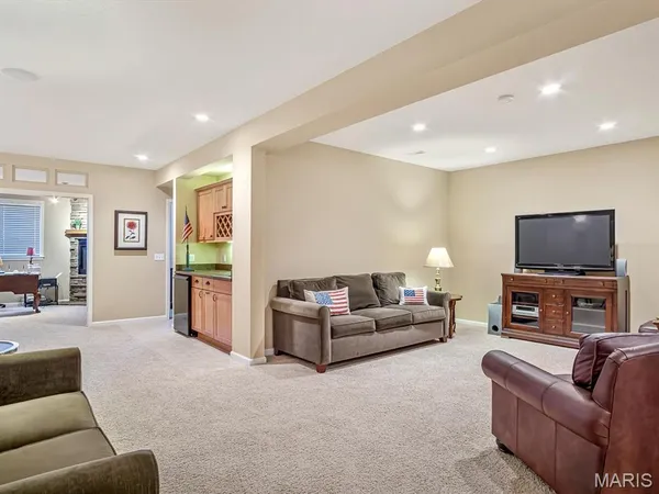 $750,000 | 20 Country Club View, Edwardsville, IL 62025