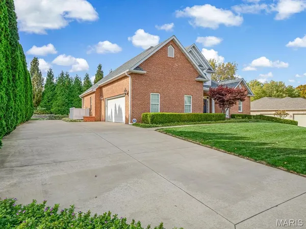 $750,000 | 20 Country Club View, Edwardsville, IL 62025