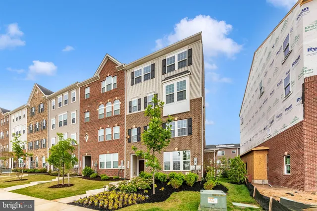 $499,000 | 10722 Presidential Parkway, Upper Marlboro, MD 20772